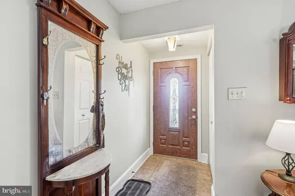 51 LINDEN DR, Blackwood, NJ 08012