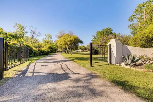 601 E Shipp Street, Madisonville, TX 77864