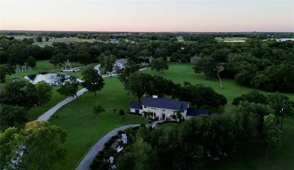 601 E Collard Street, Madisonville, TX 77864