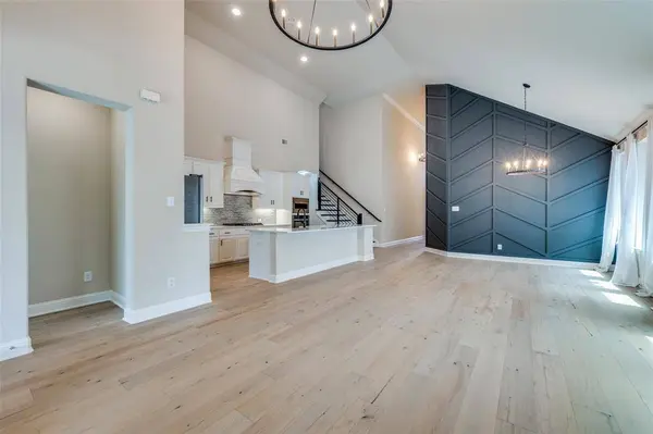 900 Southern Hills Way, Aubrey, TX 76227