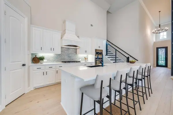 900 Southern Hills Way, Aubrey, TX 76227