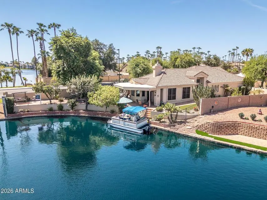 1405 W Lake Mirage Ct, Gilbert, AZ 85233-6521