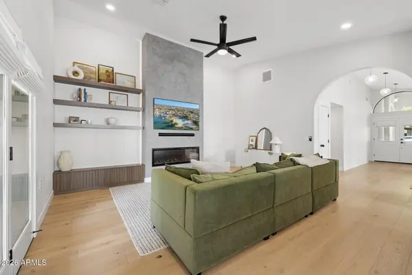 1911 E Clipper Cir, Gilbert, AZ 85234-2824