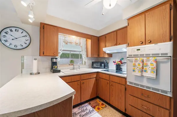 5914 WILSON DR, Zephyrhills, FL 33542