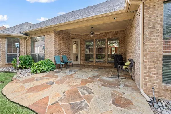 608 Lonesome Dove Trail, Hurst, TX 76054