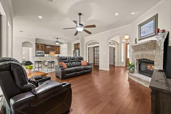 608 Lonesome Dove Trail, Hurst, TX 76054