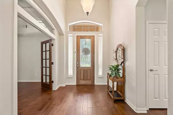 608 Lonesome Dove Trail, Hurst, TX 76054