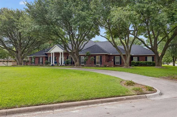 400 Timberlake Drive, Azle, TX 76020