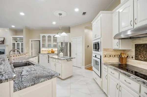 400 Timberlake Drive, Azle, TX 76020