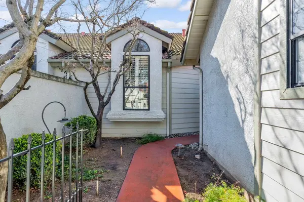 1229 W Bullard AVE #103, Fresno, CA 93711