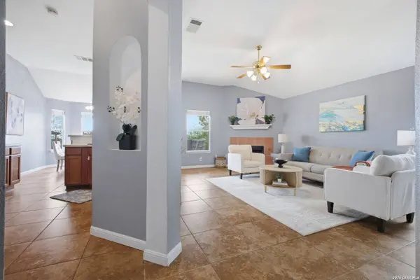 4043 MISTFLOWER DR, Converse, TX 78109