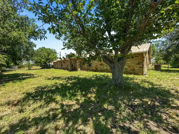 4825 Fm 218, Hamilton, TX 76531