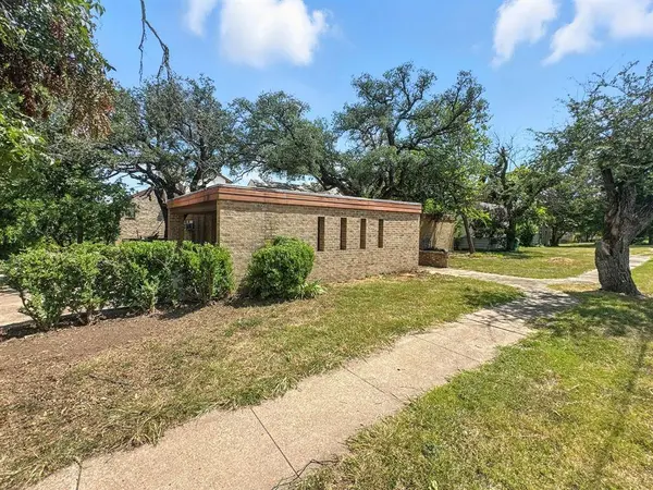 601 E Henry Street, Hamilton, TX 76531