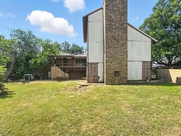 601 E Henry Street, Hamilton, TX 76531