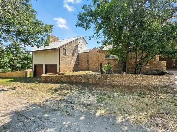 601 E Henry Street, Hamilton, TX 76531