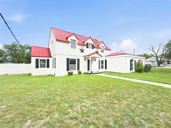 609 E Main Street, Hamilton, TX 76531