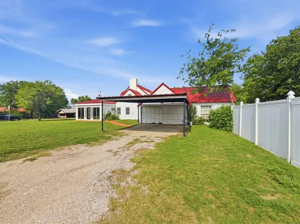 609 E Main Street, Hamilton, TX 76531