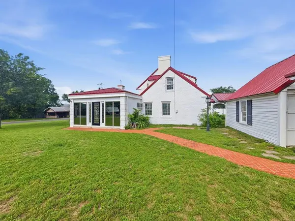 609 E Main Street, Hamilton, TX 76531