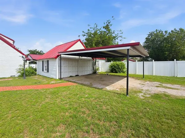 609 E Main Street, Hamilton, TX 76531