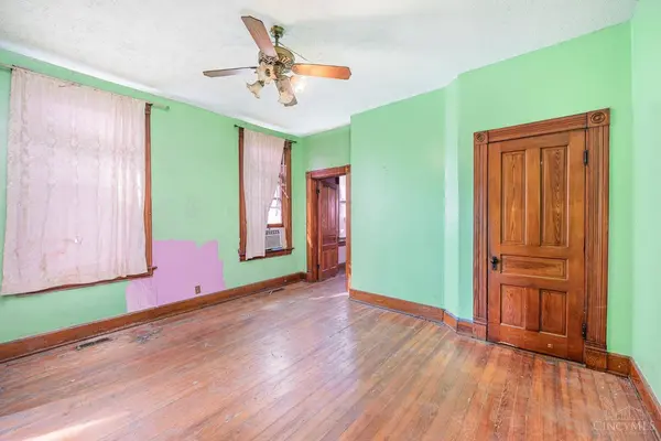 924 Mcpherson Ave, Cincinnati, OH 45205