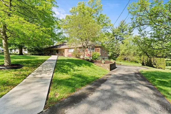 8319 Lynnehaven Dr, Amberley, OH 45236