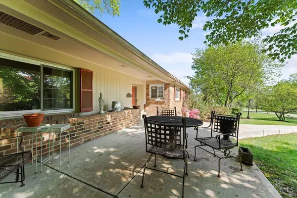 8319 Lynnehaven Dr, Amberley, OH 45236