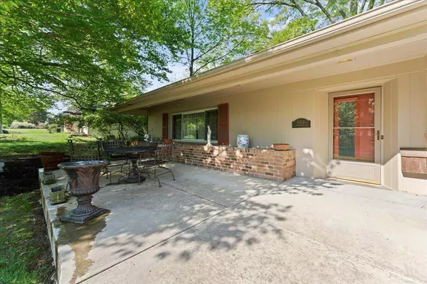 8319 Lynnehaven Dr, Amberley, OH 45236