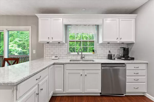 6038 Delfair Ln, Milford, OH 45150-2587