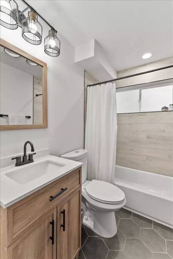 7249 Berwood Dr, Cincinnati, OH 45243-2110