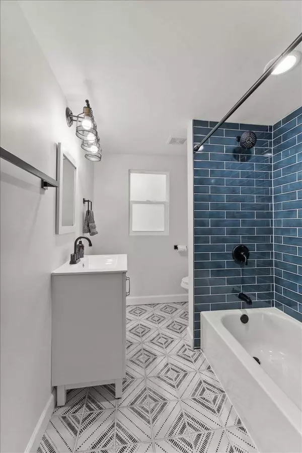 7249 Berwood Dr, Cincinnati, OH 45243-2110