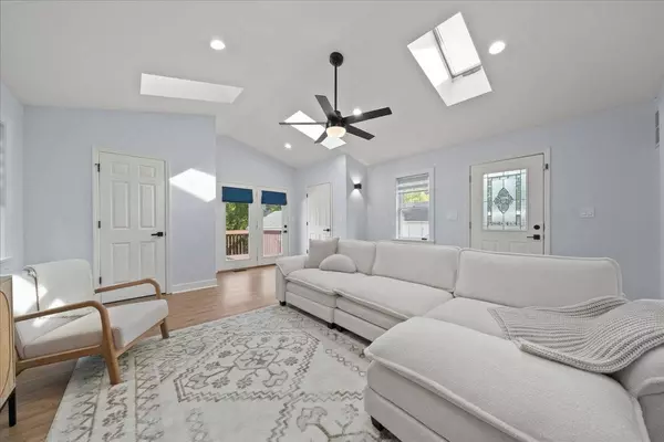 2428 Lysle Ln, Cincinnati, OH 45212-1222