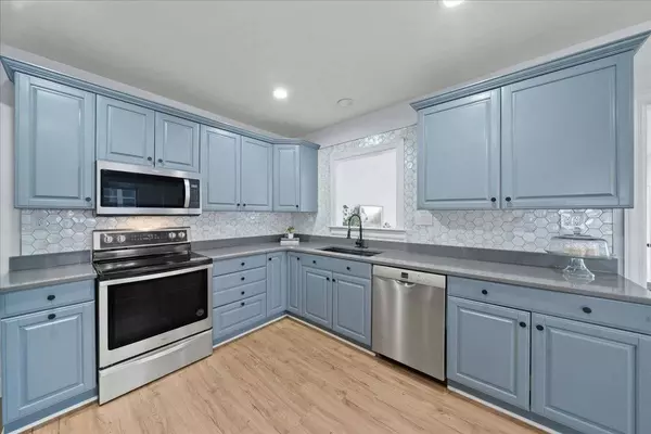 2428 Lysle Ln, Cincinnati, OH 45212-1222