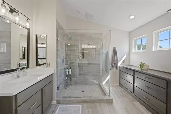 5933 Firm Stance Dr, Loveland, OH 45140-8195