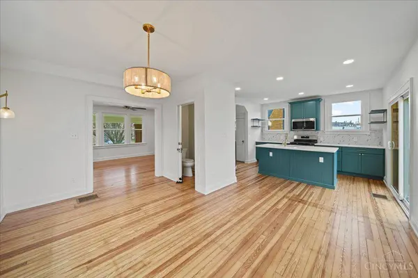 3067 Henshaw Ave, Cincinnati, OH 45225