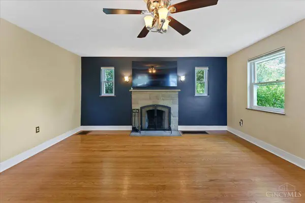 2304 E Galbraith Rd, Reading, OH 45237