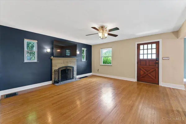 2304 E Galbraith Rd, Reading, OH 45237