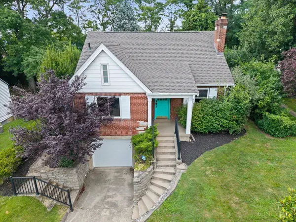 2304 E Galbraith Rd, Reading, OH 45237