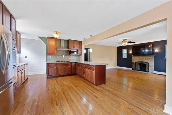 2304 E Galbraith Rd, Reading, OH 45237