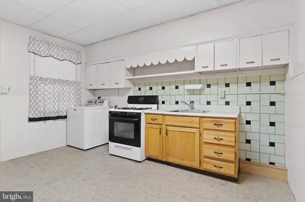 114 E LOCUST ST, Mechanicsburg, PA 17055