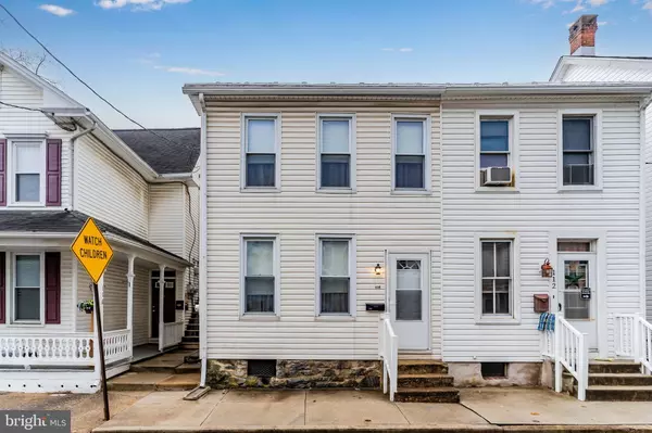 114 E LOCUST ST, Mechanicsburg, PA 17055