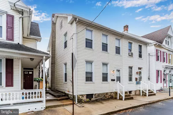 114 E LOCUST ST, Mechanicsburg, PA 17055