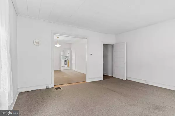 114 E LOCUST ST, Mechanicsburg, PA 17055