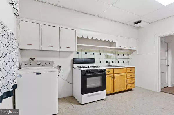 114 E LOCUST ST, Mechanicsburg, PA 17055