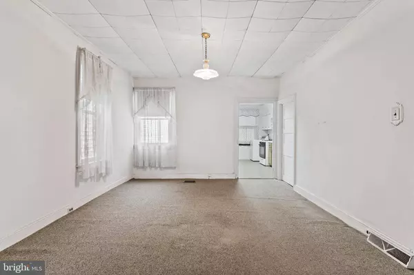 114 E LOCUST ST, Mechanicsburg, PA 17055