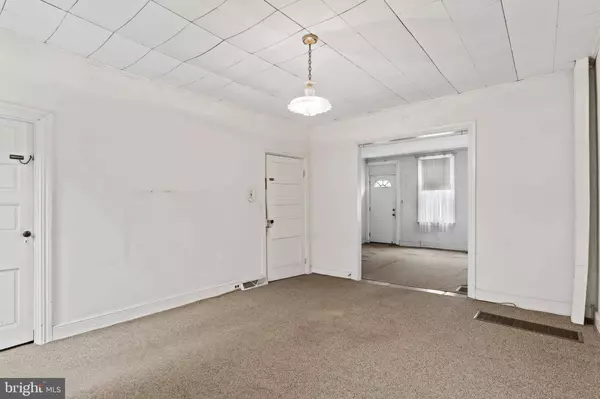 114 E LOCUST ST, Mechanicsburg, PA 17055