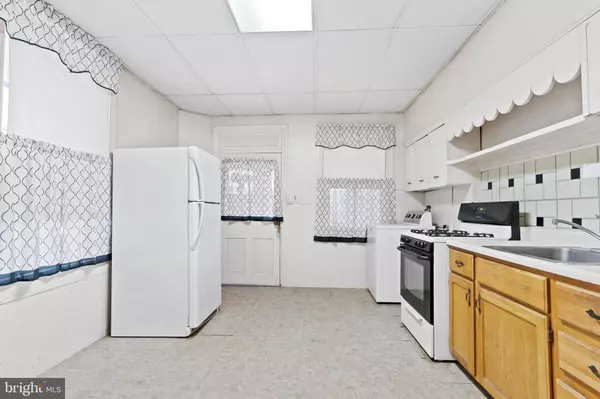 114 E LOCUST ST, Mechanicsburg, PA 17055