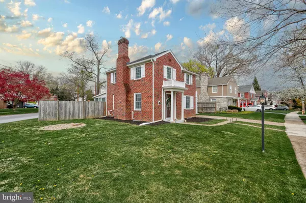 4 COUNTRY CLUB PL E, Camp Hill, PA 17011