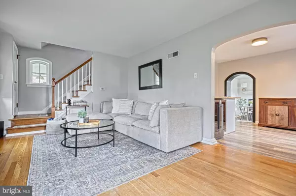 4 COUNTRY CLUB PL E, Camp Hill, PA 17011