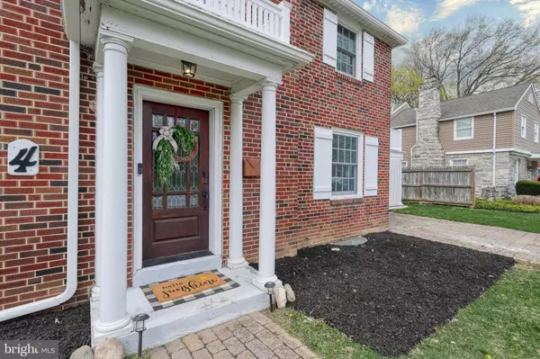 4 COUNTRY CLUB PL E, Camp Hill, PA 17011