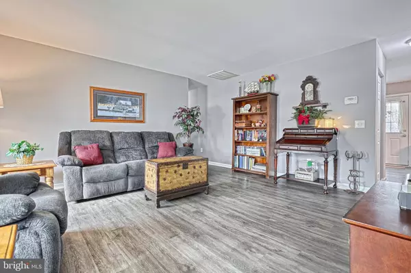 2328 THORNTON RD, Harrisburg, PA 17109